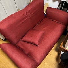 ニトリ　コンパクトソファ赤色の画像