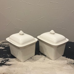 白のかわいい陶器の画像