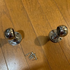 ポールを固定する金具の画像