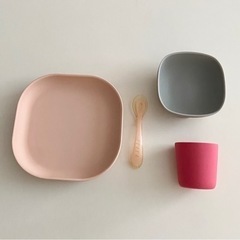 BEABA ベアバ 吸盤付きシリコン食器セット 4個セットの画像