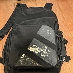 adidasのリュックの画像
