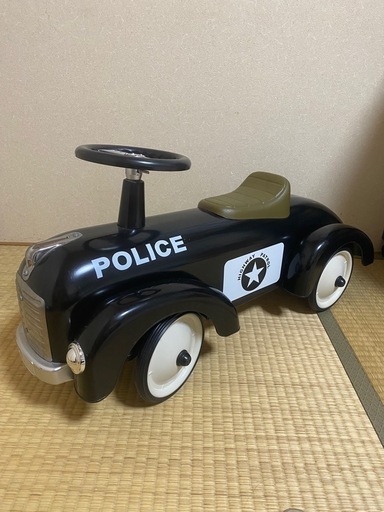 アルタバーグ　ポリス　乗用玩具