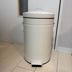 【お譲り先決定しました】ペダル式ゴミ箱　白　