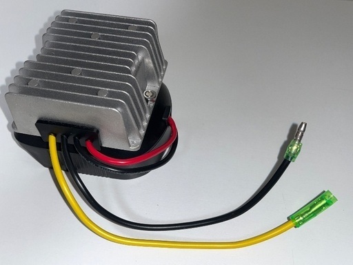 マキタ18Vバッテリ用アダプタ付き電圧レギュレータ（DC12V20Aに変換）