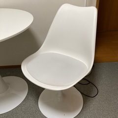 丸テーブル・回転チェアの画像