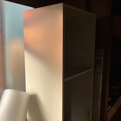 引き出し付き棚の画像