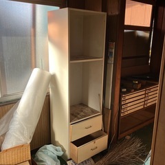 引き出し付き棚