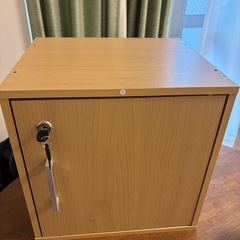 鍵付きカラーボックス
