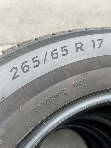 ランクルプラド　スタッドレス タイヤ265/65 R17　