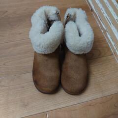 キッズシューズ    UGG  チャンピオン  ニューバランスの画像