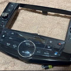 日産 セレナ C26 8インチナビ用パネル 訳あり ジャンクの画像