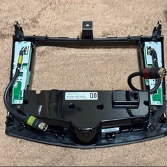 日産 セレナ C26 8インチナビ用パネル 訳あり ジャンクの画像