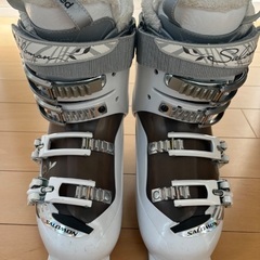 SALOMON 女性用スキー靴 Fusion Advanced ホワイトの画像