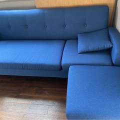 3人掛けソファー　ネイビー　オットマン・クッション付き　の画像