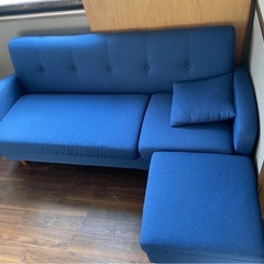 3人掛けソファー　ネイビー　オットマン・クッション付き　の画像