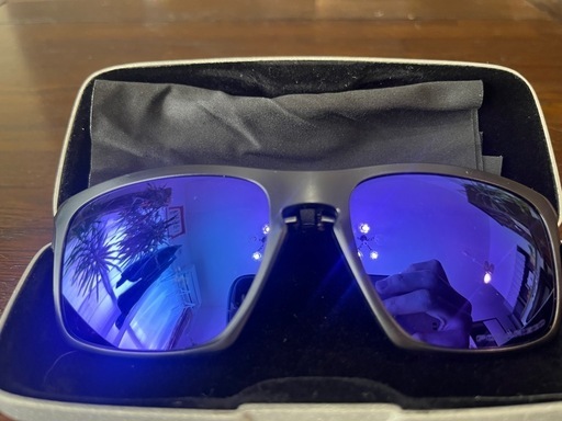 Oakley 折りたたみ式サングラス 紫色 レンズ