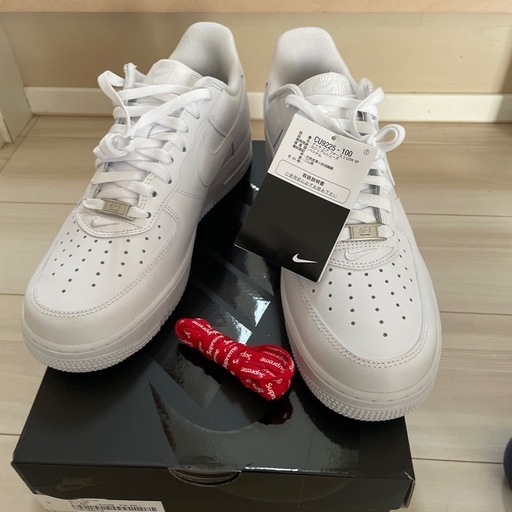 SupremeとNikeのコラボ、ホワイトのエアフォース1 Low  28センチ　新品、未使用。
