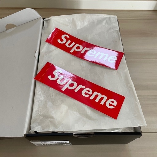 SupremeとNikeのコラボ、ホワイトのエアフォース1 Low  28センチ　新品、未使用。