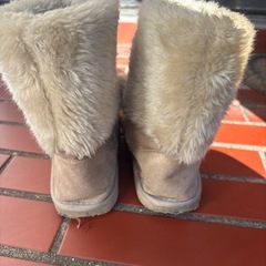 ポンポン付きブーツ
の画像