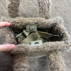 GU モコモコショルダーバッグの画像