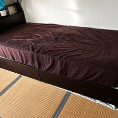 ブラウンシングルベッド収納付き　取りに来る方に限定