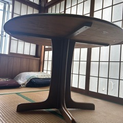 ダイニングテーブルの画像