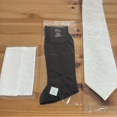 【新品未使用】冠婚葬祭セット(ネクタイ靴下チーフ)/専用ケース付礼服/フォーマル/結婚式/葬式の画像