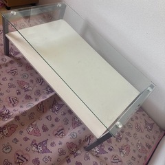 ガラステーブルの画像