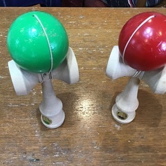 交渉中です　　けん玉　2つ
