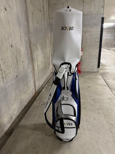 【美品】DUNLOP ダンロップ 日本正規品 XXIO ゼクシオ レプリカモデル ゴルフ　
キャディバッグ 2024モデル 「 GGC