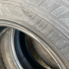 ブリジストン VRX 175/65-15スタッドレスタイヤの画像