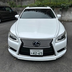 レクサスLS６００hモデリスタエアロ付き