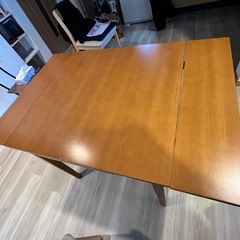 ニトリ伸長式ダイニングテーブルの画像