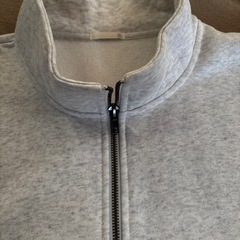値下げ‼️GUジップアップ　トレーナーの画像