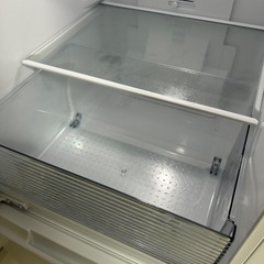 SHARP 冷蔵庫179L　両開きドア　使用期間3ヶ月の画像