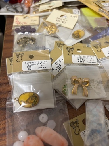 ハンドメイドアクセサリー　チャーム等