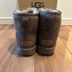 使用品　UGG ブーツ　グレー　箱付き　Women Classic Mini 24.0 cmの画像