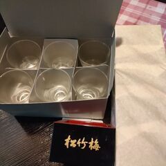 冷酒グラスと鱒のセットの画像