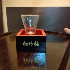 冷酒グラスと鱒のセットの画像