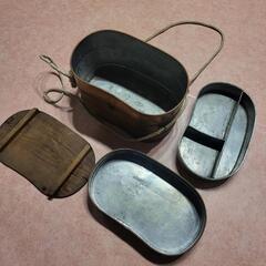 ブリキの置物 お弁当箱風の画像