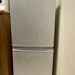 SHARP 冷蔵庫（SJ-UA14-W）の画像