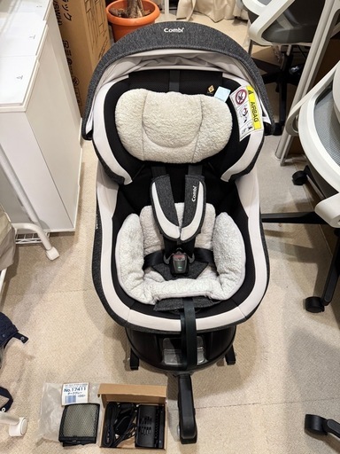 Combi チャイルドシート　ISOFIX