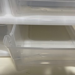 受け渡し予定者決定済　ニトリ　収納ケース　キャスター付き② 割れありの画像