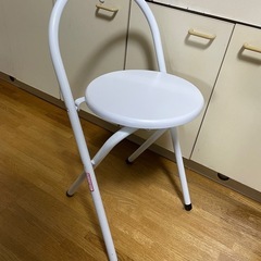 折りたたみ椅子　ホワイト