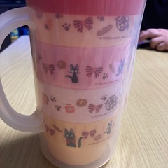 魔女の宅急便　キキ　プラスチックコップ4つ　入れ物あり