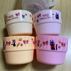 魔女の宅急便　キキ　プラスチックコップ4つ　入れ物ありの画像