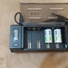 EBL急速充電器　＋　単2充電式電池  ４本