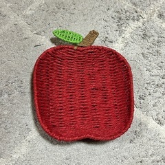 赤いリンゴ  編みカゴ  美品