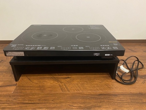 IHクッキングヒーター　100v 専用台つき