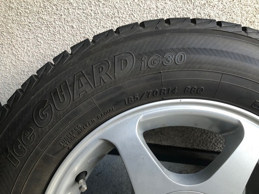 スタッドレスタイヤ　185/70/R14